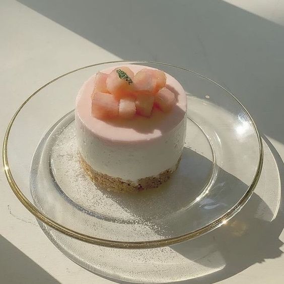 Pasteles aesthetic con betún y frutas