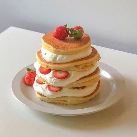 Pasteles aesthetic con betún y frutas