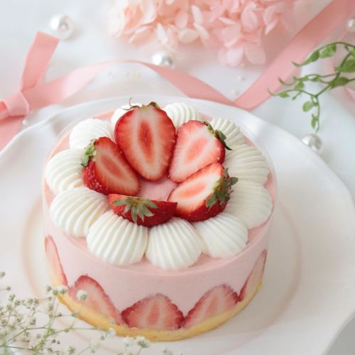 Pasteles aesthetic con betún y frutas