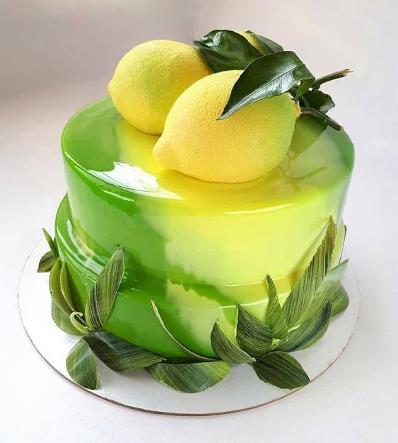 Pasteles aesthetic con betún y frutas