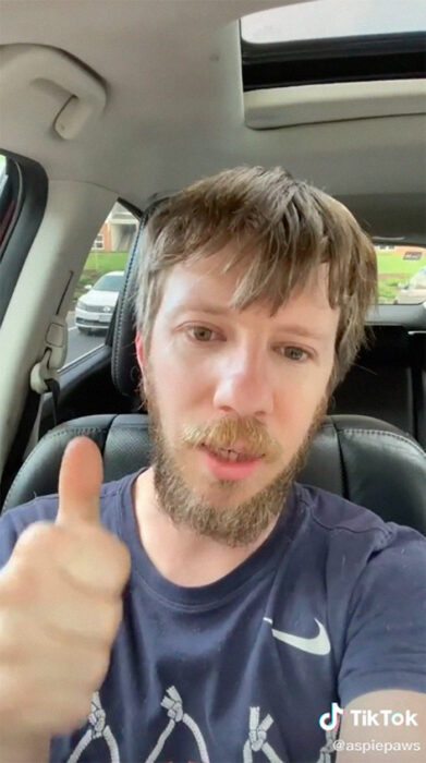 Chico describiendo en TikTok lo que estudió vs lo que hace ahora