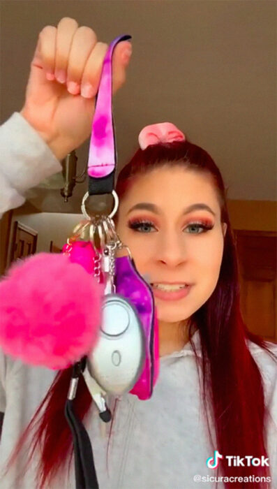 Chica describiendo en TikTok lo que estudió vs lo que hace ahora