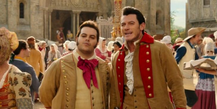 Gaston y su secuaz en la película de La Bella y La Bestia
