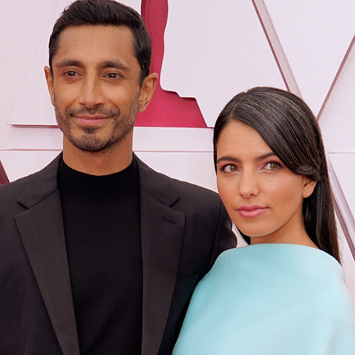 Riz Ahmed y Fatima Farheen Mirza