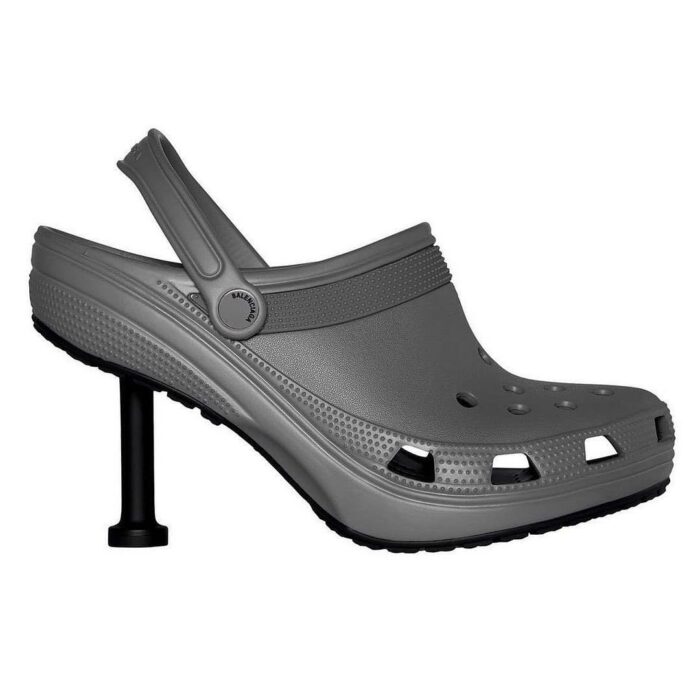 Comentarios en twitter sobre los crocs de balenciaga
