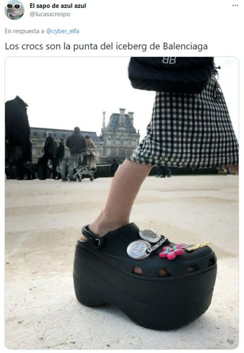 Comentarios en twitter sobre los crocs de balenciaga