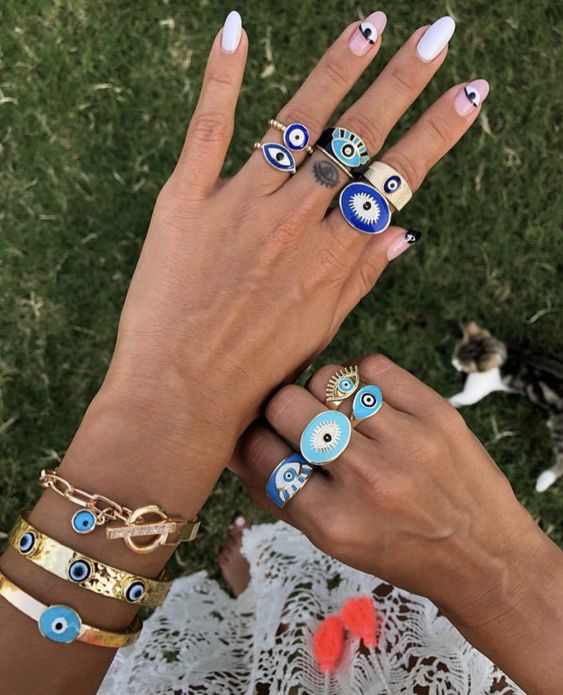 Accesorios en forma de ojo turco; Conoce el amuleto turco que alejará la envidia de tu vida