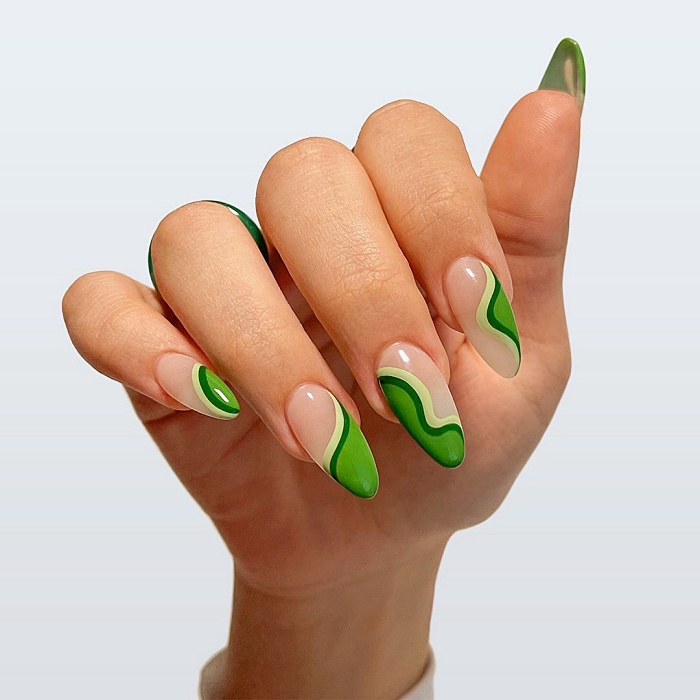 uñas, manicura, uñas postizas con diseño estilo efecto retro, psicodélico, hippie en colores rosa, café, beige, nude, azul celeste, amarillo, tonos pastel.