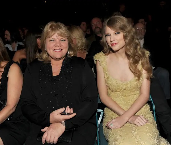 Andrea Swift y Taylor Swift; 13 Madres e hijas famosas que están enamorando a Hollywood