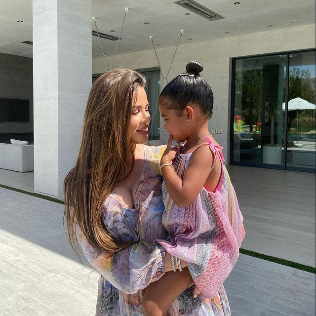 Khloé Kardashian y True; 13 Madres e hijas famosas que están enamorando a Hollywood