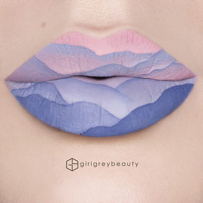 Labios con ondas rosas pastel y lilas, Creación de Andrea Reed; Artista crea hermosas obras de arte sobre sus labios