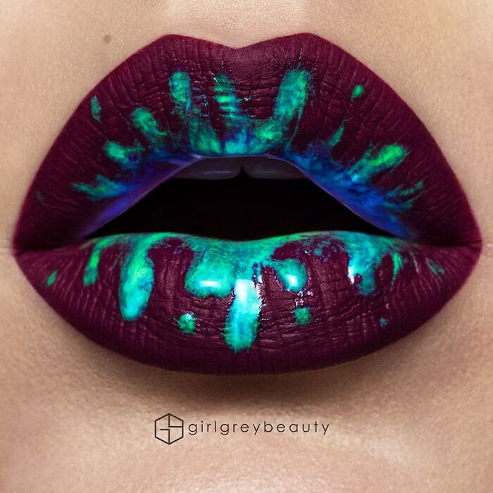 Labios en efecto splash, Creación de Andrea Reed; Artista crea hermosas obras de arte sobre sus labios