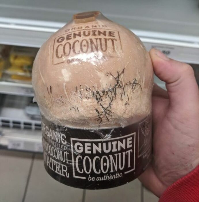 Coco envuelto en plástico