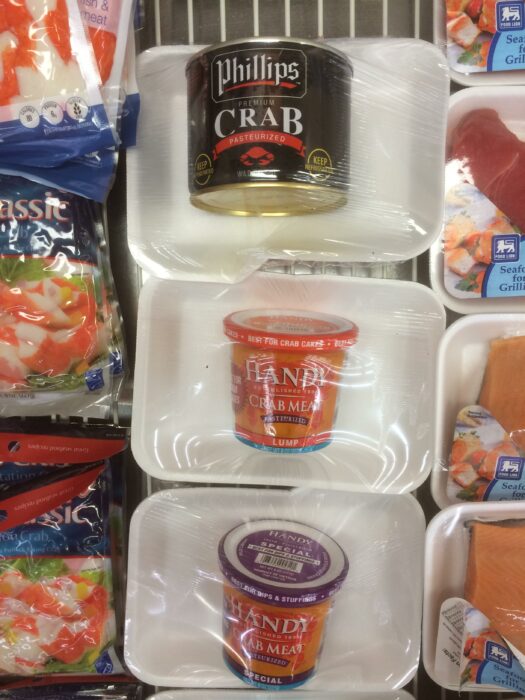 Latas envueltas en plástico