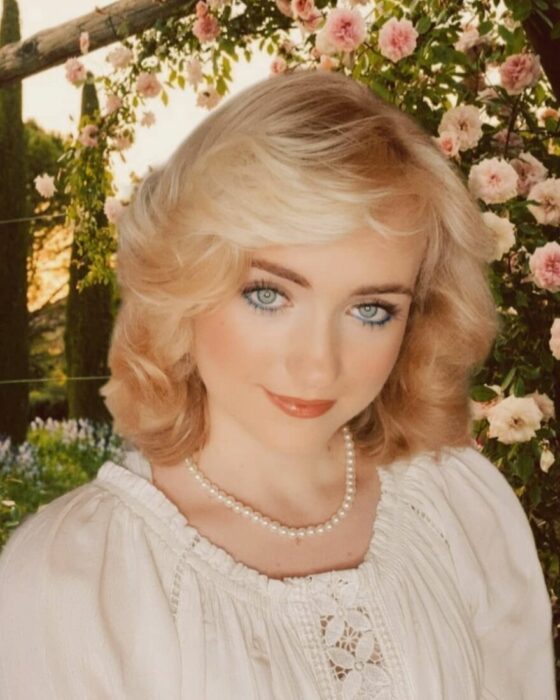 Rose Van vistiendo como en los 70 y luciendo idéntica a Lady Di