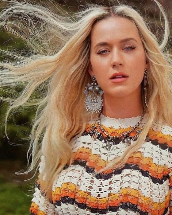 Katy Perry usando un vestido artesanal hecho en Perú