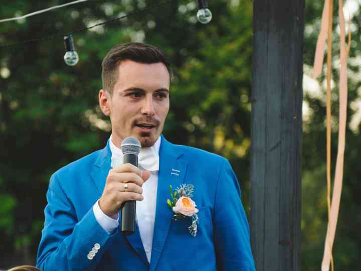 Padrino dando el discurso de la boda