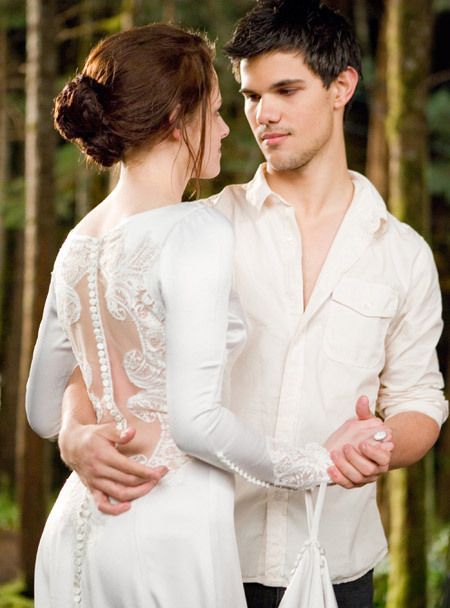Bella y Jacob Bailando en la boda