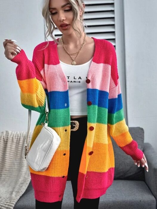 suéter de arcoíris ;13 Coloridos regalos para las chicas que aman los arcoíris