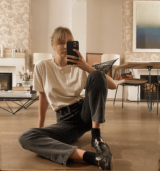 Look con jeans y loafers