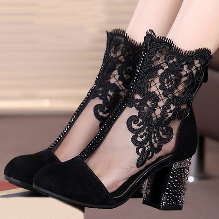 Zapatos de tacón con encaje en color blanco