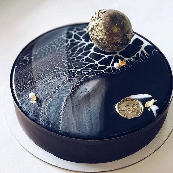 pastel de coco en tono negro ;17 Hermosos pasteles glaseados que te conquistarán a primera vista