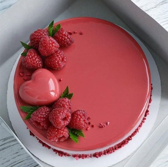 pastel de frambuesa con frutas naturales ;17 Hermosos pasteles glaseados que te conquistarán a primera vista