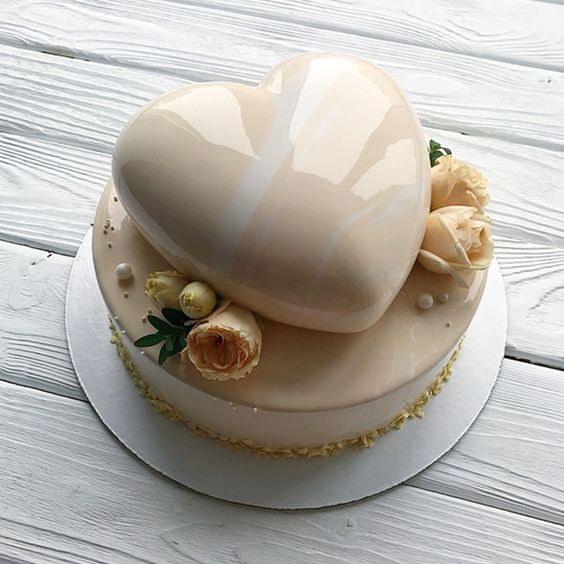 pastel de vainilla con corazón al centro ;17 Hermosos pasteles glaseados que te conquistarán a primera vista