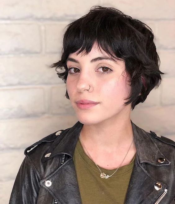 Chica con corte de cabello corto; 13 Ideas para llevar cabello corto con estilo y actitud 