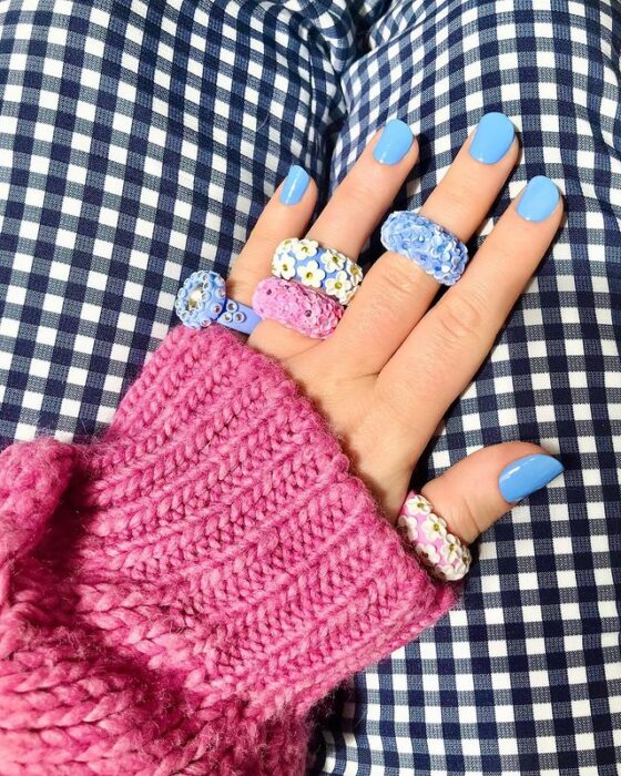 anillos de acrílico con flores de colores ;17 Anillos 'chunky' a los que deberías darle una oportunidad