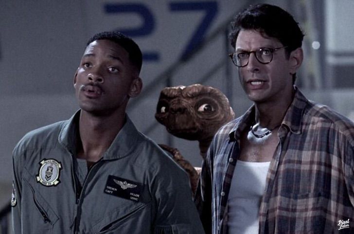 E.T. asomándose en la película El día de la independencia