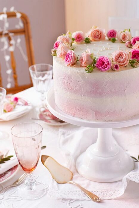 Pastel de fresa con flores; 15 Pasteles para demostrarle a mamá cuánto la amas