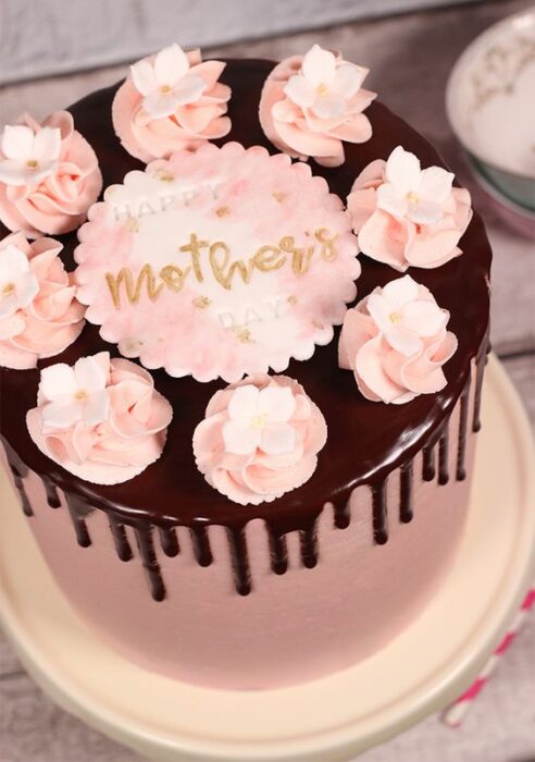 Tarta de fresa cubierta de chocolate; 15 Pasteles para demostrarle a mamá cuánto la amas