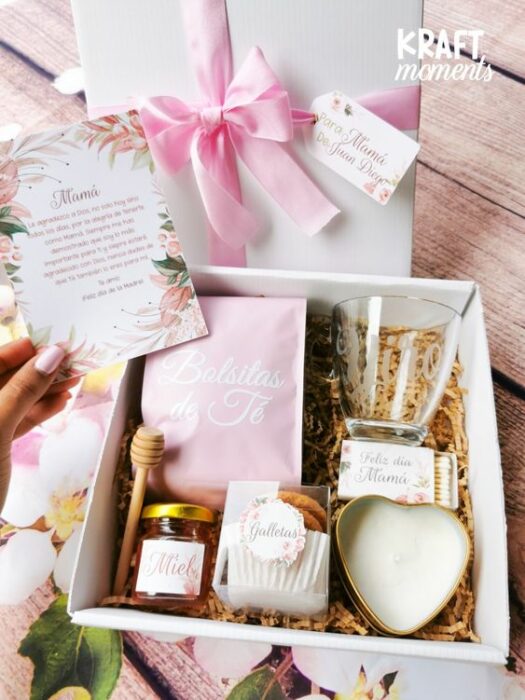 Cajita con diferentes productos para regalar a mamá