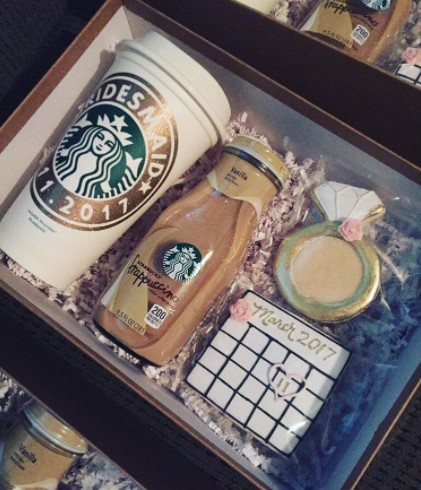 Cajita con diferentes productos para regalar a mamá