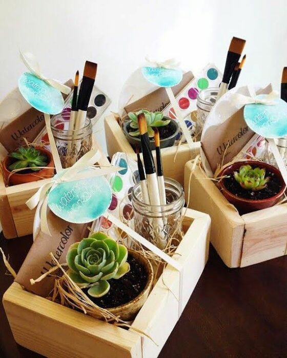 Cajita con diferentes productos para regalar a mamá