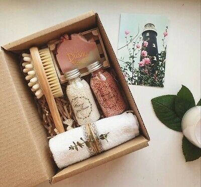 Cajita con diferentes productos para regalar a mamá