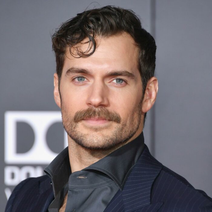 Henry Cavill en una alfombra roja