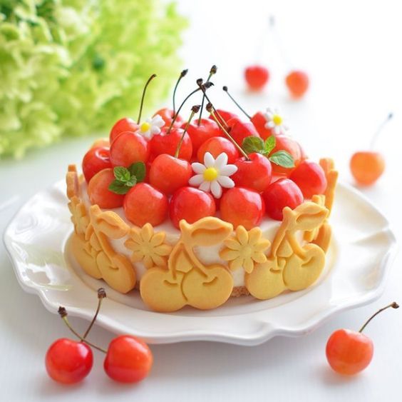 Tarta de cerezas con crema ;15 Pasteles aesthetic para presumir en tu cumpleaños