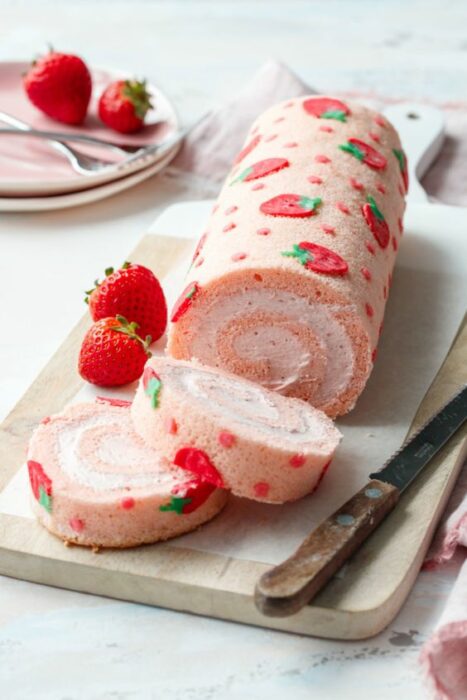 rollo de fresa con crema; Panecillos suavecitos que te derretirán el paladar