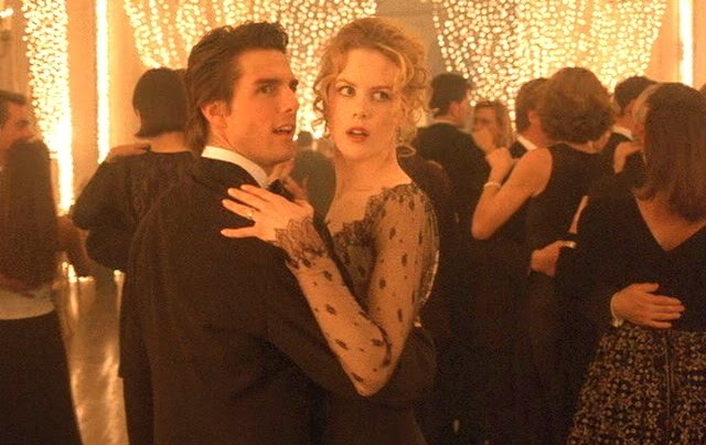 Escena de la película Ojos bien abiertos. Pareja bailando