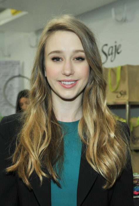 Taisa Farmiga sonriendo; 15 Celebridades menores de 30 que son las futuras promesas de Hollywood