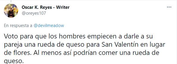 Comentario en twitter sobre una chica a la que le regalaron un queso de 12 kilos