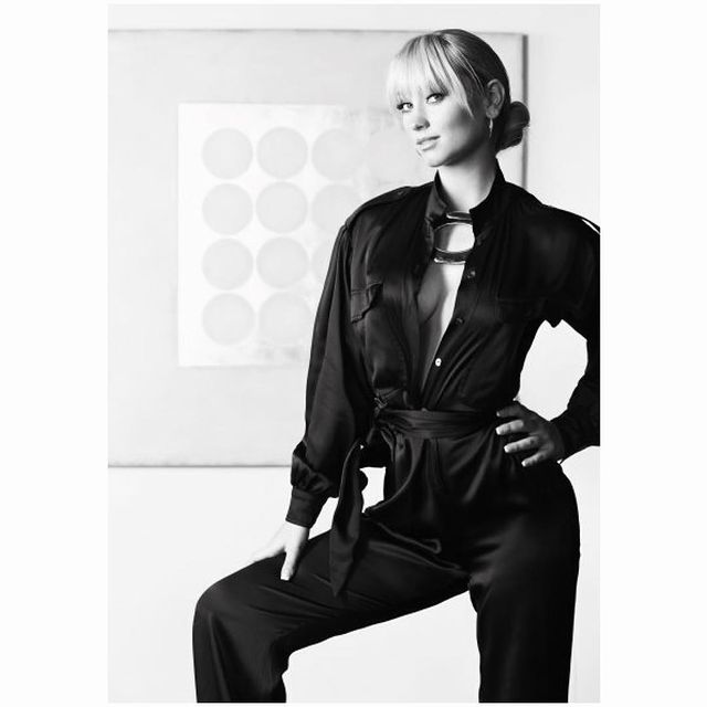 Natalie Viscuso posando para una fotografía en blanco y negro
