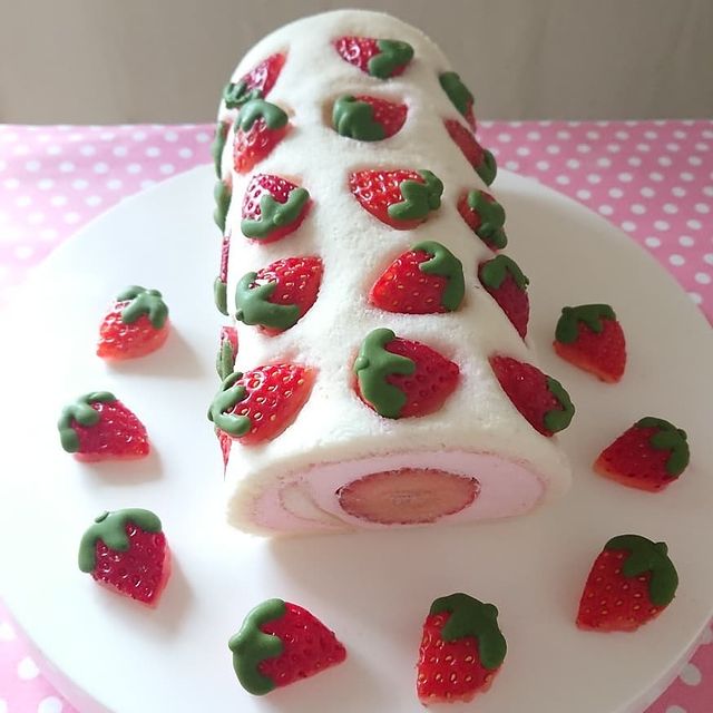 rollo de crema batida con fresa; Platillo elaborado por nao2748; Hermosa comida de bento estilo japonés