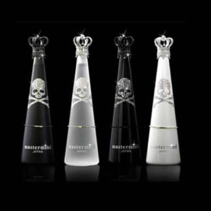 Botellas con perfume en forma de calavera