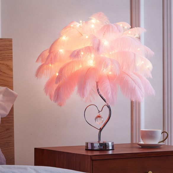 Lampara con plumas en forma de palmera; Lamparas bonitas que desearas 