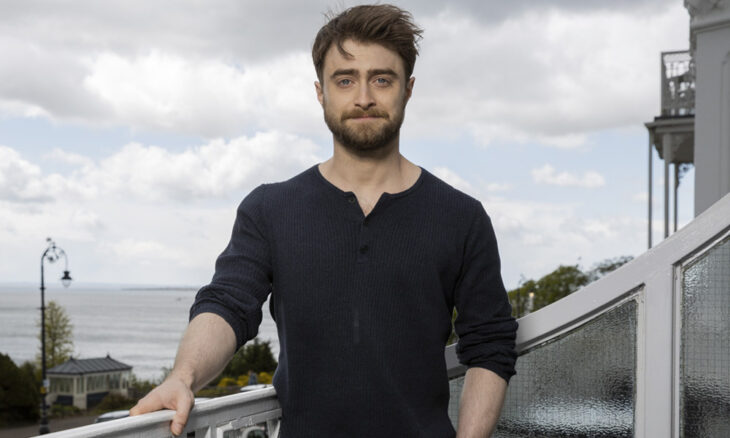 Daniel Radcliffe posando durante una sesión de fotos en un evento