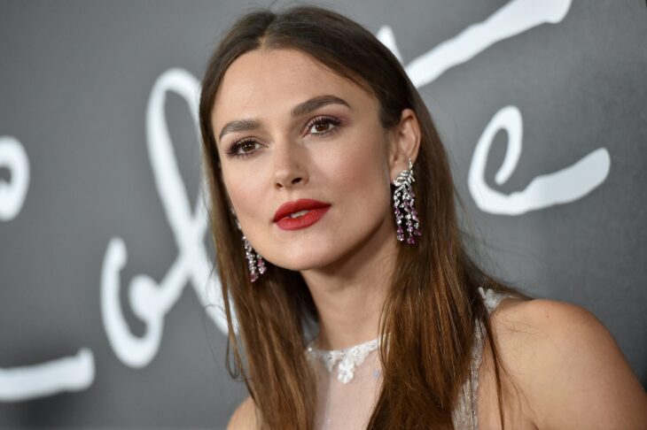 Keira Knightley posando durante una sesión de fotos en un evento