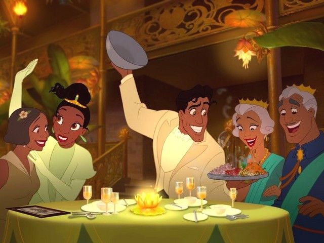 Tiana y su novio poniendo comida en la mesa de su restaurante
